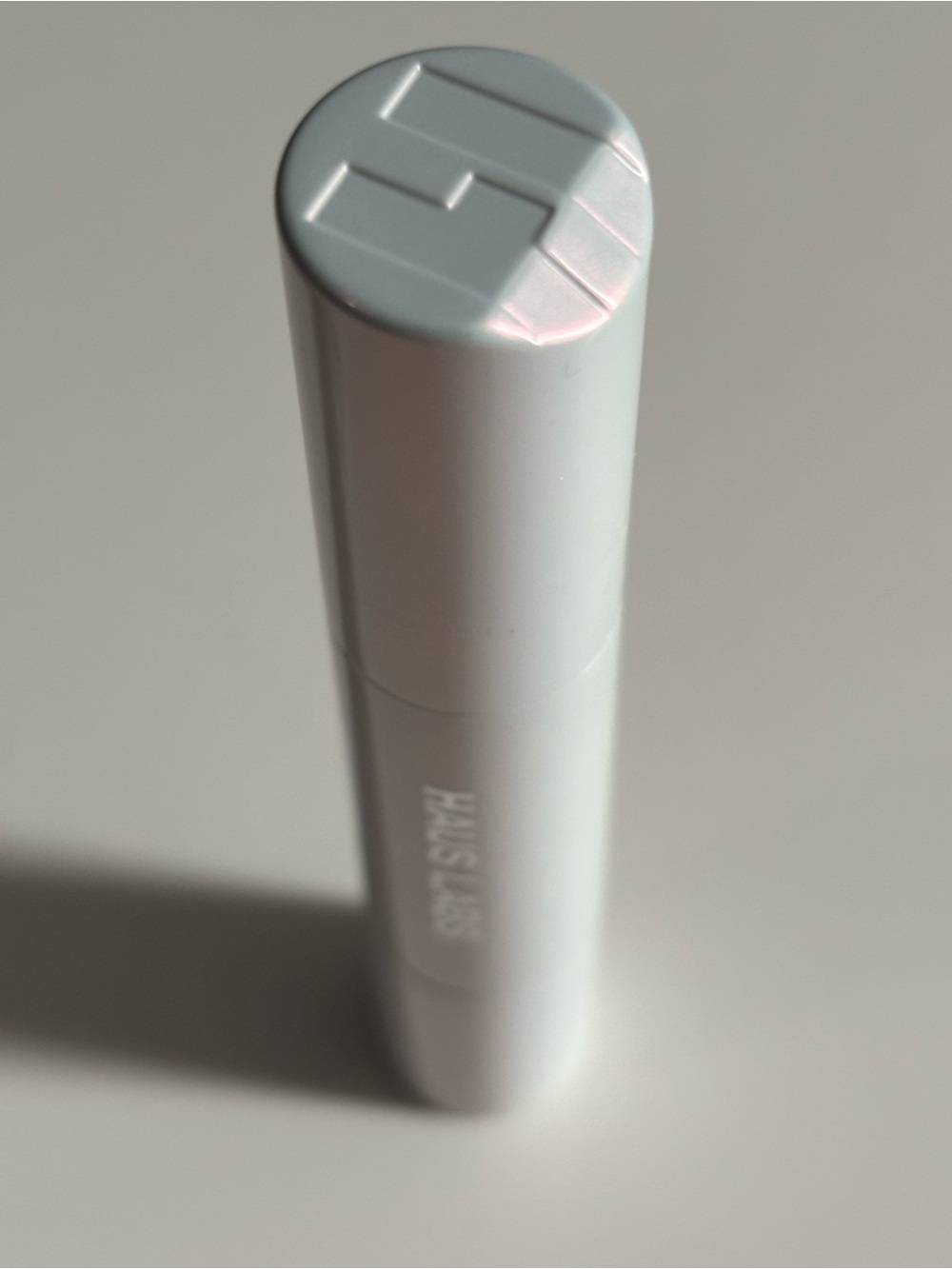 New HAUS LABS BY LADY GAGA
Bio-Radiant Glassy Balm Highlighter Stick